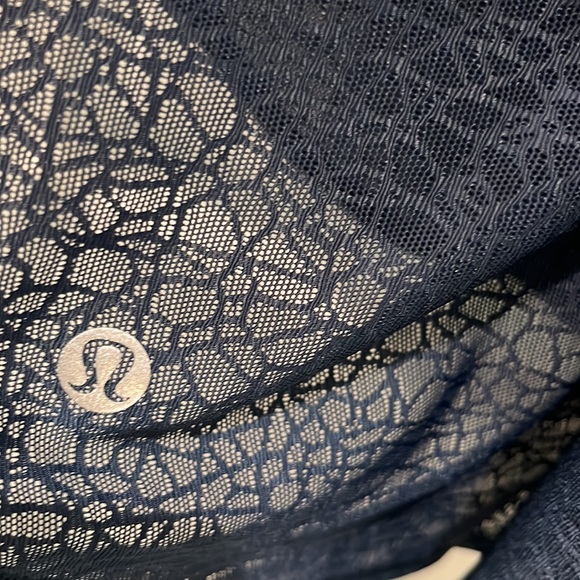BNWT’S Lululemon Twist and Train Tank - Picture 9 of 10